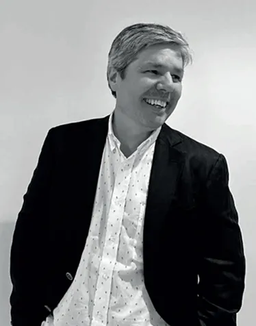 Santiago Perez Kemp - Equipo Glow City